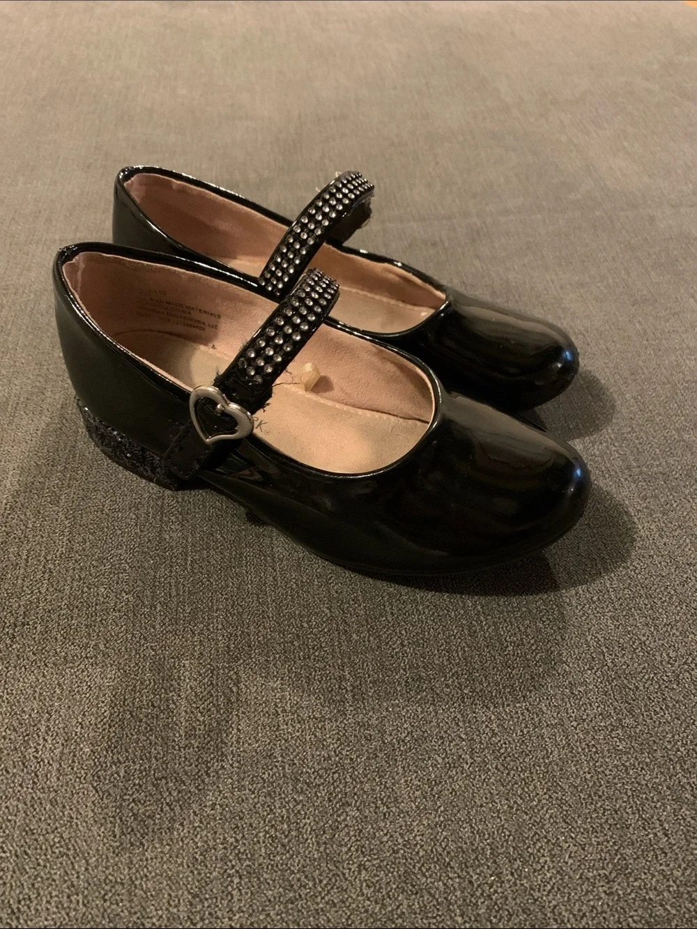 Girls Black Patent Mary Jane Dress Shoes with Heart Buckle Size 10